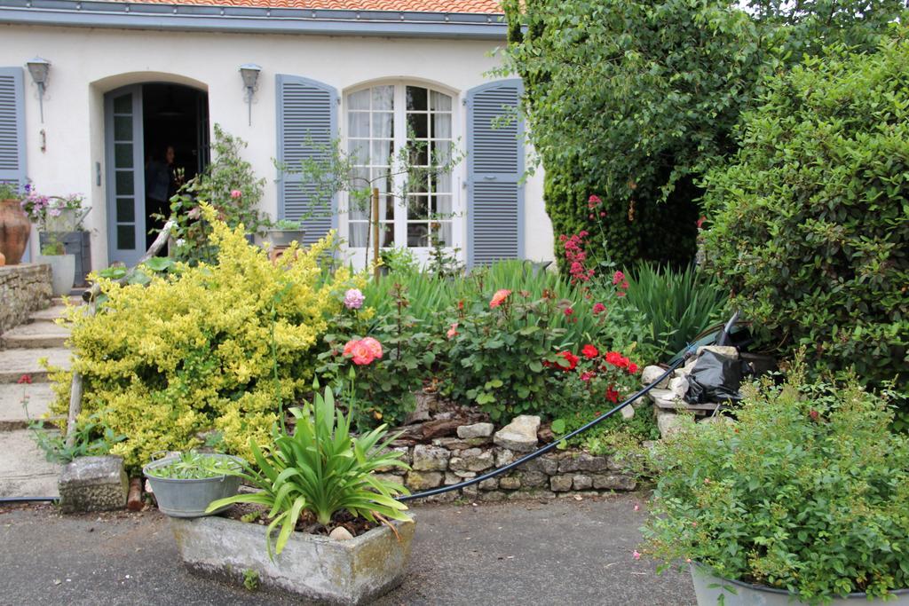 Maison D'Hotes Le Lavoir Fontaines  Exterior photo