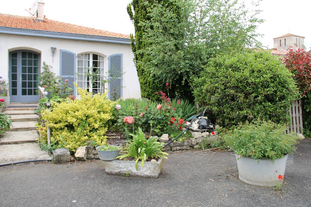 Maison D'Hotes Le Lavoir Fontaines  Exterior photo