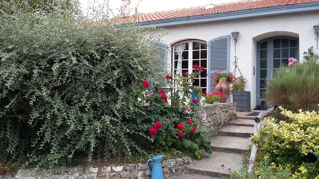 Maison D'Hotes Le Lavoir Fontaines  Exterior photo